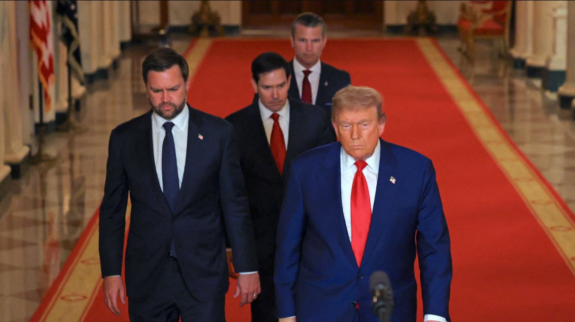 США не відкриватимуть Ормузьку протоку після розгрому Ірану: нова заява Трампа